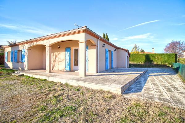 ESTILLAC - Maison de plain-pied de 92m² avec 3 chambres, garage et jardin.