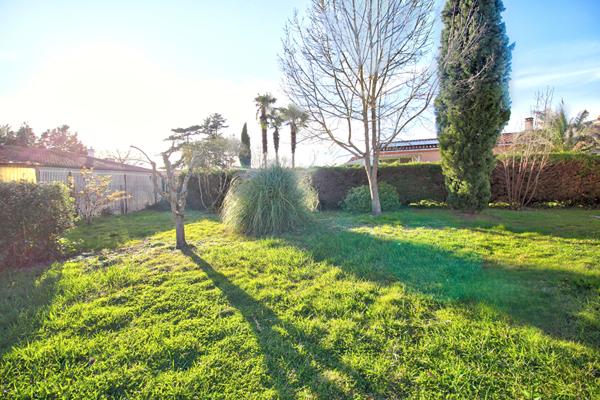 ESTILLAC - Maison de plain-pied de 92m² avec 3 chambres, garage et jardin.