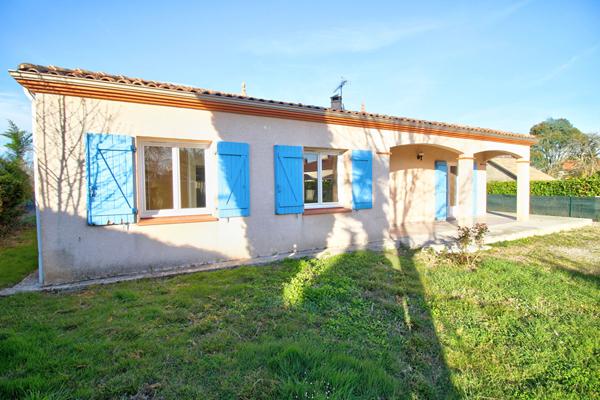 ESTILLAC - Maison de plain-pied de 92m² avec 3 chambres, garage et jardin.