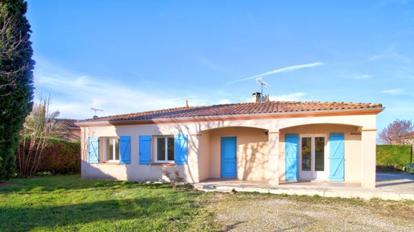 ESTILLAC - Maison de plain-pied de 92m² avec 3 chambres, garage et jardin.