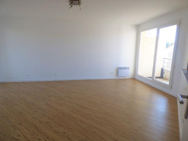 3 PIECES 58m² + 2 BALCONS + DOUBLE PARKING - CERGY LE HAUT