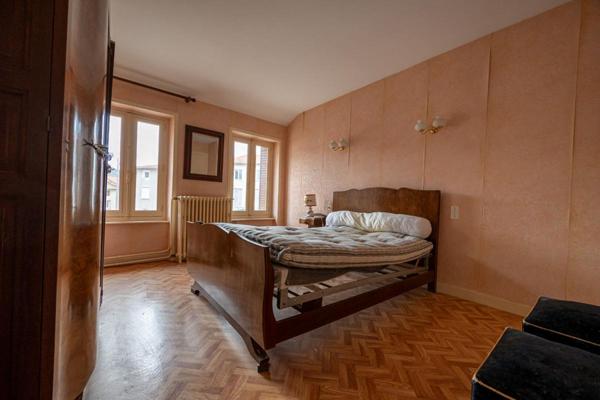 Ensemble immobilier polyvalent avec terrain clos