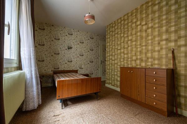 Ensemble immobilier polyvalent avec terrain clos