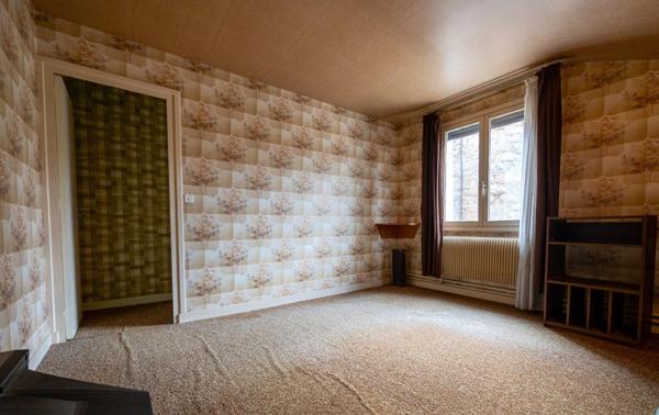 Ensemble immobilier polyvalent avec terrain clos