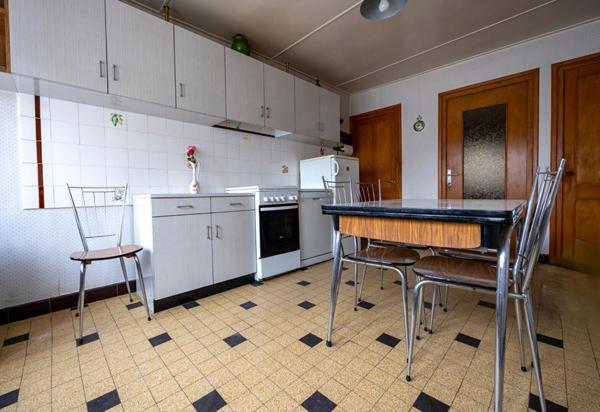 Ensemble immobilier polyvalent avec terrain clos