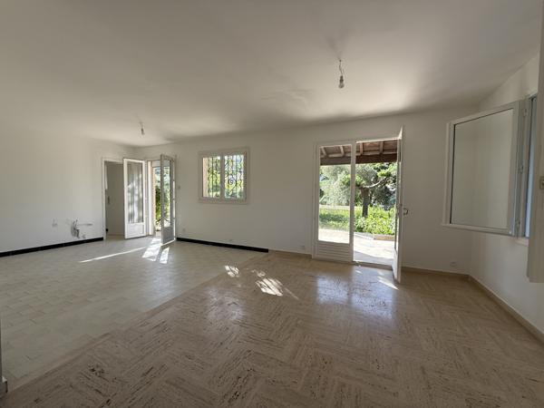 Villevieille (30250) Villevieille, maison spacieuse T7 sur parcelle de 380 M2 de terrain , GARAGE DE 30 M2