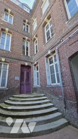 APPARTEMENT DE CHARME EN DUPLEX AVEC VUE SUR LE CHATEAU ET LE CENTRE HISTORIQUE