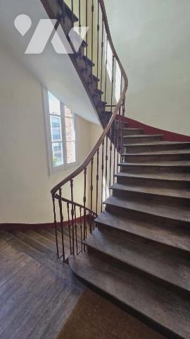 APPARTEMENT DE CHARME EN DUPLEX AVEC VUE SUR LE CHATEAU ET LE CENTRE HISTORIQUE