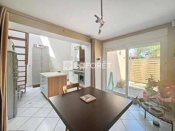 Achat immeuble près de COURTISOLS - 6 pièce(s) - 121 m² - 345 000 €