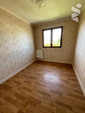 TOURY Pavillon de 3 chambres avec jardin clos.