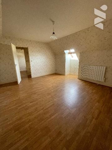 TOURY Pavillon de 3 chambres avec jardin clos.