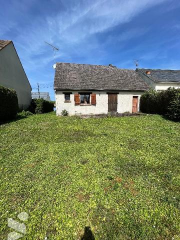 TOURY Pavillon de 3 chambres avec jardin clos.