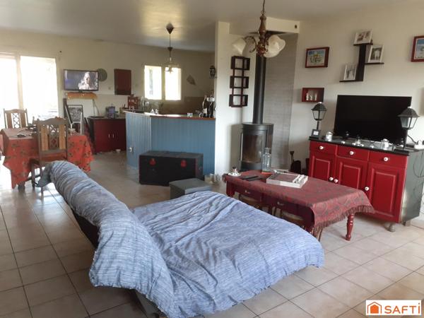 MAISON 117 M2 PLAIN PIED LONGUE-JUMELLES  AVEC JARDIN CLOS DE 1240 Mètres