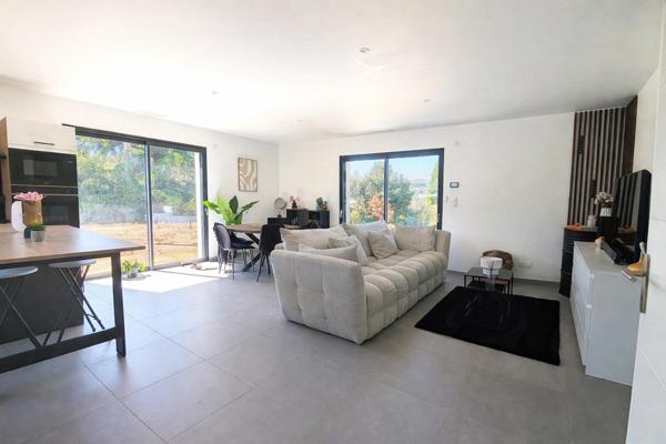 Maison contemporaine de plain-pied 114 m²