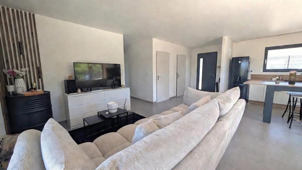 Maison contemporaine de plain-pied 114 m²