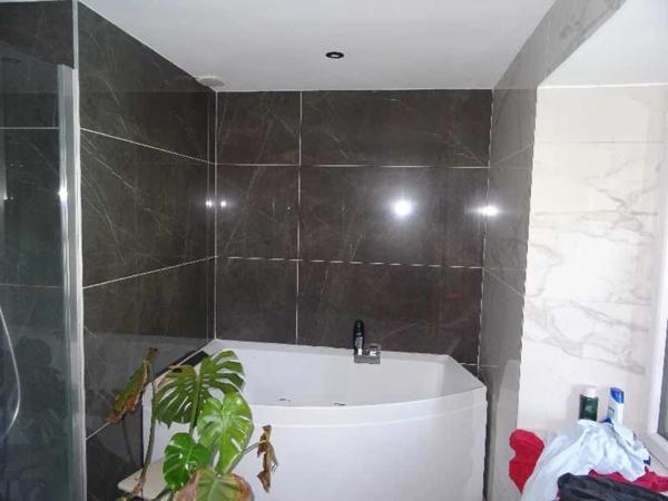 A COUZEIX MAGNIFIQUE LONGERE REFAITE A NEUF DE 364 M² HABITABLES AVEC PISCINE SANS VIS A VIS 5 CHAMBRES ETC...