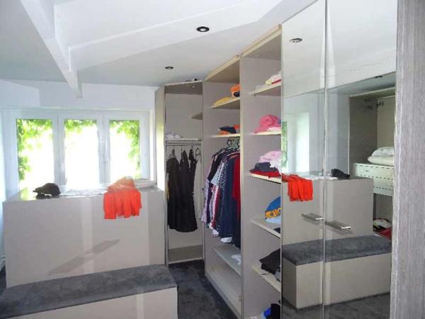 A COUZEIX MAGNIFIQUE LONGERE REFAITE A NEUF DE 364 M² HABITABLES AVEC PISCINE SANS VIS A VIS 5 CHAMBRES ETC...