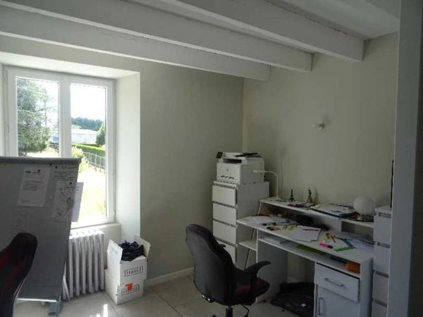 A COUZEIX MAGNIFIQUE LONGERE REFAITE A NEUF DE 364 M² HABITABLES AVEC PISCINE SANS VIS A VIS 5 CHAMBRES ETC...