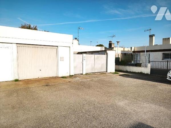 Arles, secteur Barriol maison de plain pied de 90m² comprenant: entrée, séjour, cuisine, 3 cham...