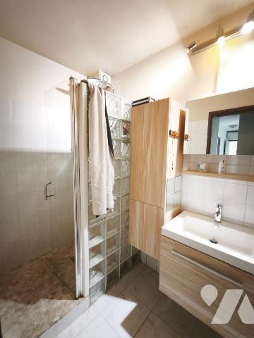 Arles, secteur Barriol maison de plain pied de 90m² comprenant: entrée, séjour, cuisine, 3 cham...