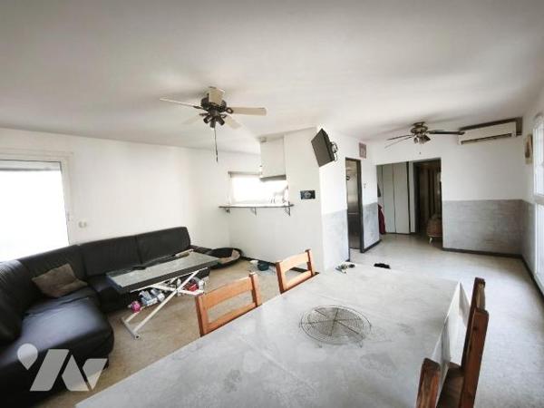 Arles, secteur Barriol maison de plain pied de 90m² comprenant: entrée, séjour, cuisine, 3 cham...