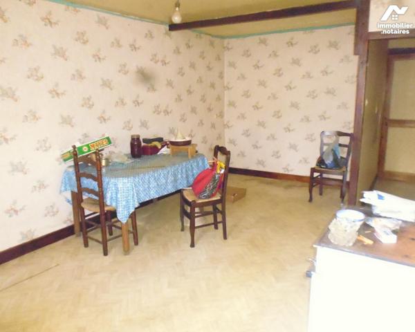 DAMPIERRE SUR SALON. Immeuble à rénover.