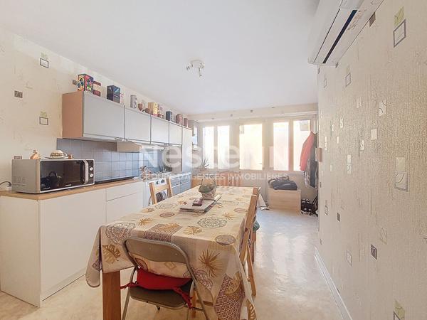 EXCLUSIVITE ! Maison de ville avec balcon et cave, en plein Centre  de Retournac