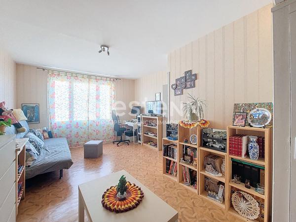 EXCLUSIVITE ! Maison de ville avec balcon et cave, en plein Centre  de Retournac