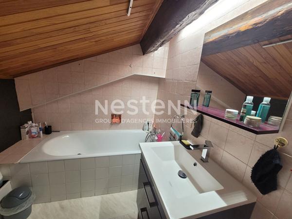 EXCLUSIVITE ! Maison de ville avec balcon et cave, en plein Centre  de Retournac