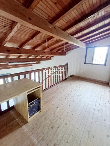 MAISON DE 242 M² AVEC MAGNIFIQUE VUE ET TERRAIN DE 12 098 M²