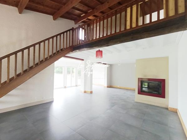MAISON DE 242 M² AVEC MAGNIFIQUE VUE ET TERRAIN DE 12 098 M²