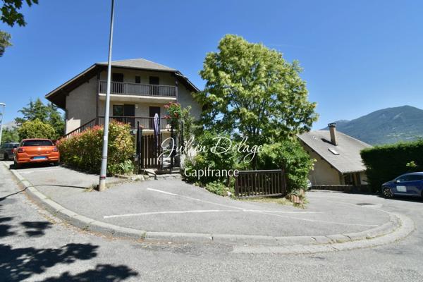 Magnifique appartement T4 rénové avec terrasse, vue lac et parking