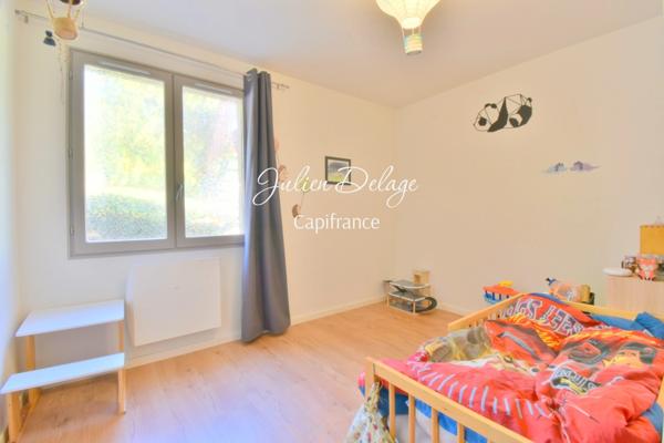 Magnifique appartement T4 rénové avec terrasse, vue lac et parking