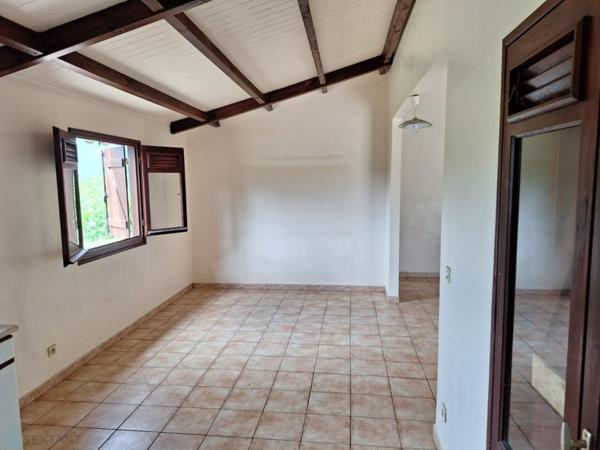 Maison de 78m² sur terrain de 2099m² situé au Saint-Esprit