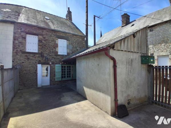 MAISON DE BOURG A RESTAURER de 6 pièces avec cour, jardin séparé et garage séparé. 