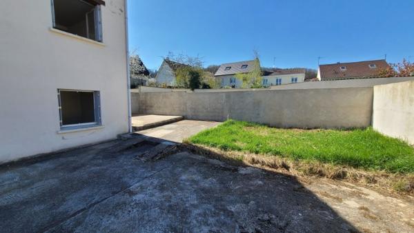 Appartement 2 pièces avec terrasse, jardin et 2 parkings