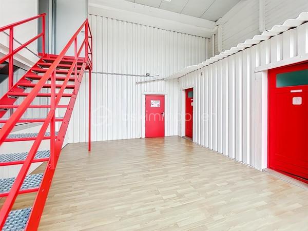 Local d'activités de 1 541 m²