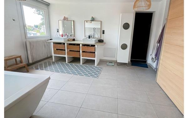 Maison à vendre    5 pièces •  Billère