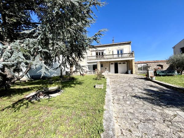 CARCASSONNE: Maison 170 m² avec jardin piscine et garage.