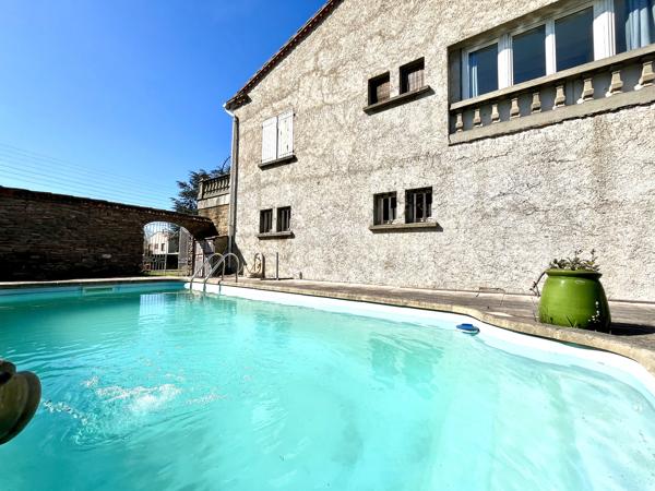 CARCASSONNE: Maison 170 m² avec jardin piscine et garage.