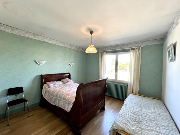 CARCASSONNE: Maison 170 m² avec jardin piscine et garage.