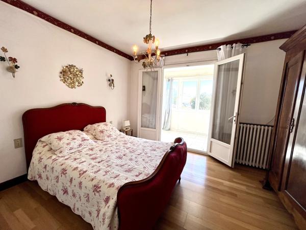 CARCASSONNE: Maison 170 m² avec jardin piscine et garage.