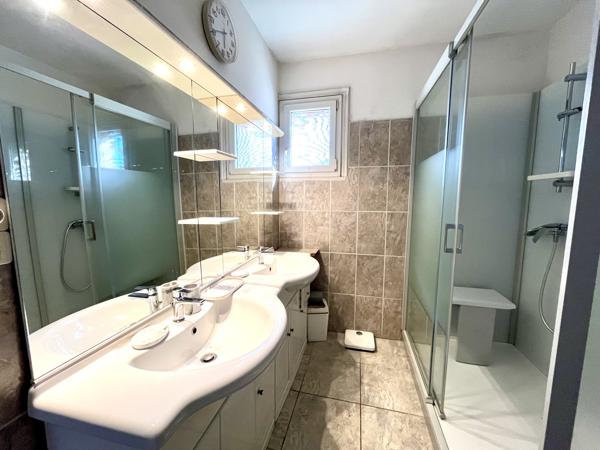 CARCASSONNE: Maison 170 m² avec jardin piscine et garage.