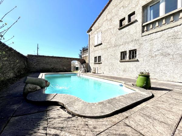 CARCASSONNE: Maison 170 m² avec jardin piscine et garage.