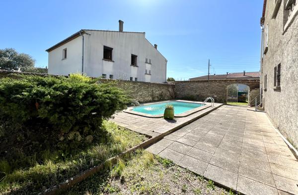 CARCASSONNE: Maison 170 m² avec jardin piscine et garage.