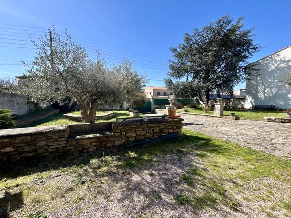 CARCASSONNE: Maison 170 m² avec jardin piscine et garage.
