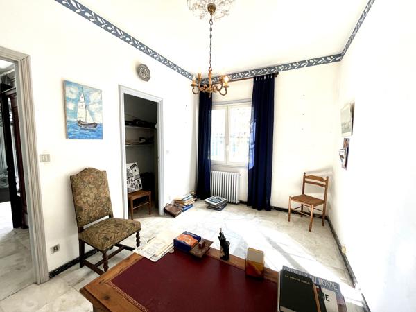 CARCASSONNE: Maison 170 m² avec jardin piscine et garage.