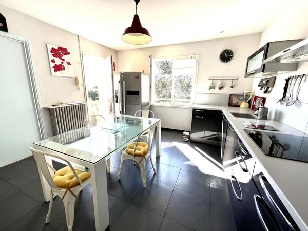 CARCASSONNE: Maison 170 m² avec jardin piscine et garage.