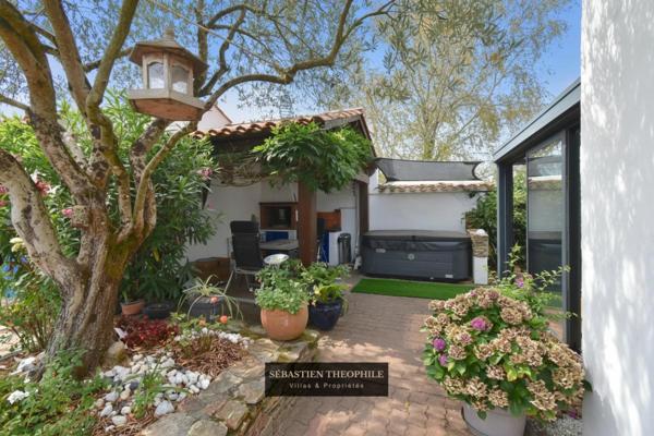Maison Vendéenne T5 proche Saint Gilles - Authenticité et Confort