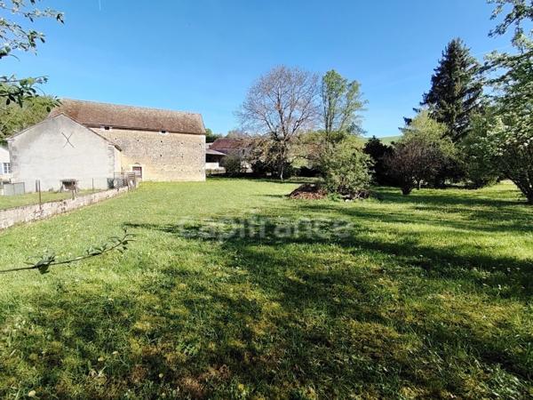 Jolie Grange 120m2, ses dépendances , le tout sur un Magnifique terrain arboré de 2000M2